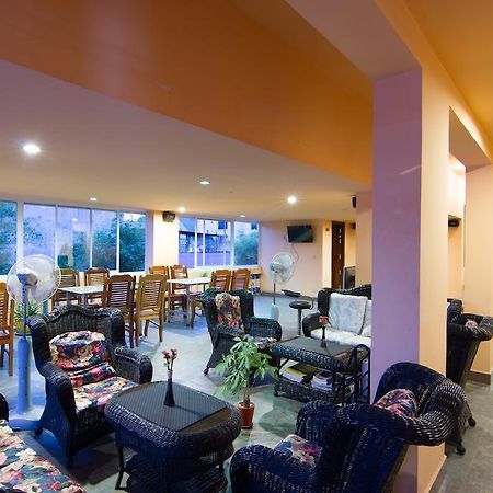 G Eleven Hotel Пном Пен Екстериор снимка