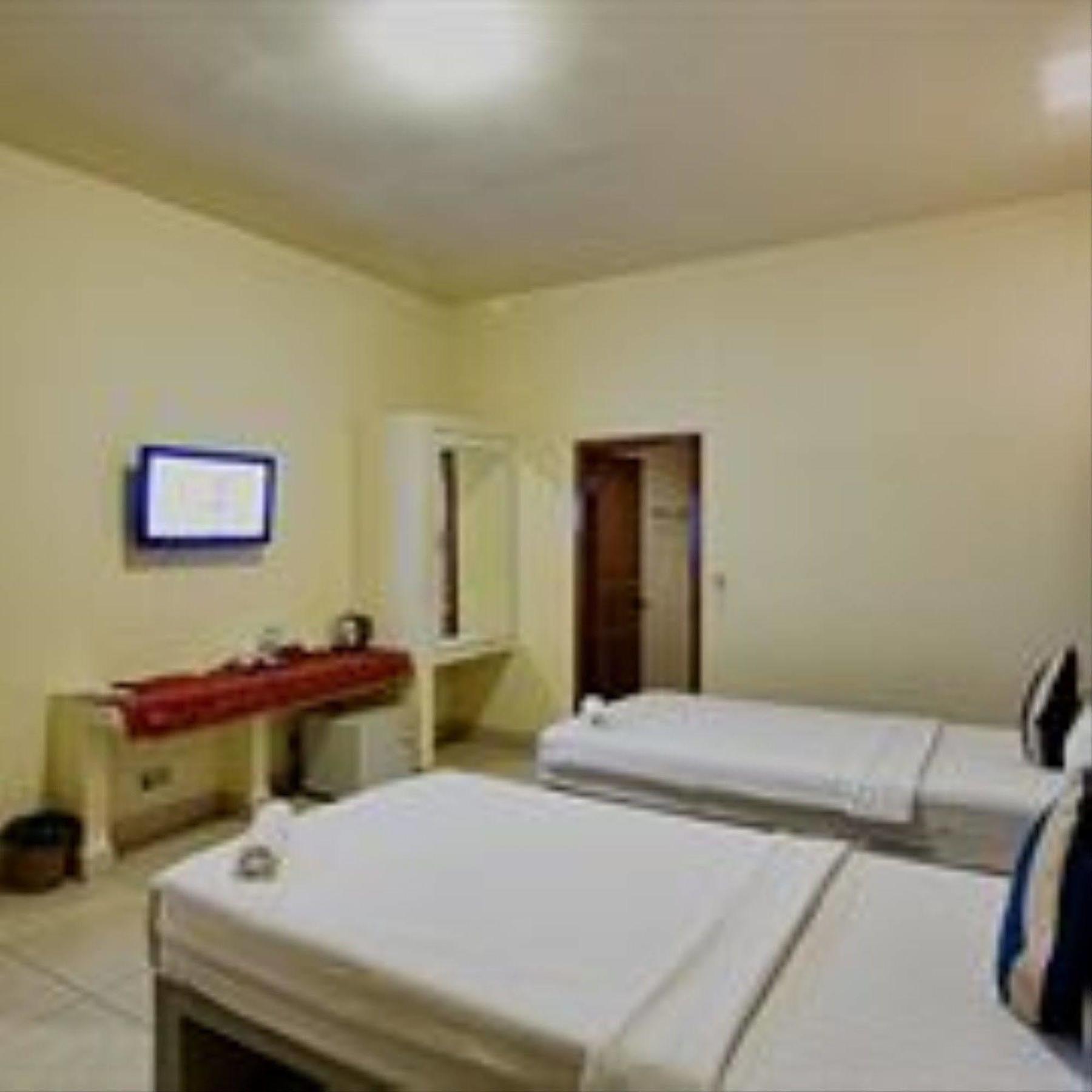 G Eleven Hotel Пном Пен Екстериор снимка
