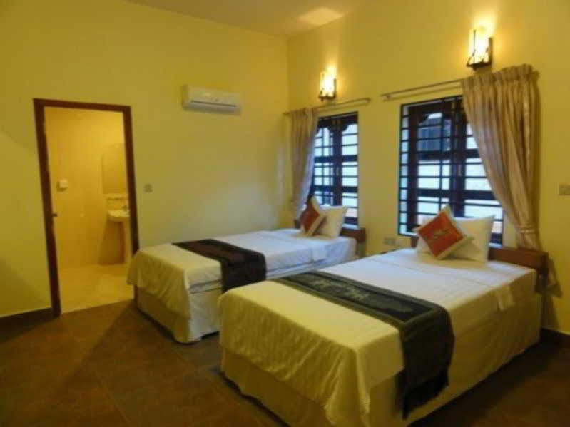 G Eleven Hotel Пном Пен Екстериор снимка