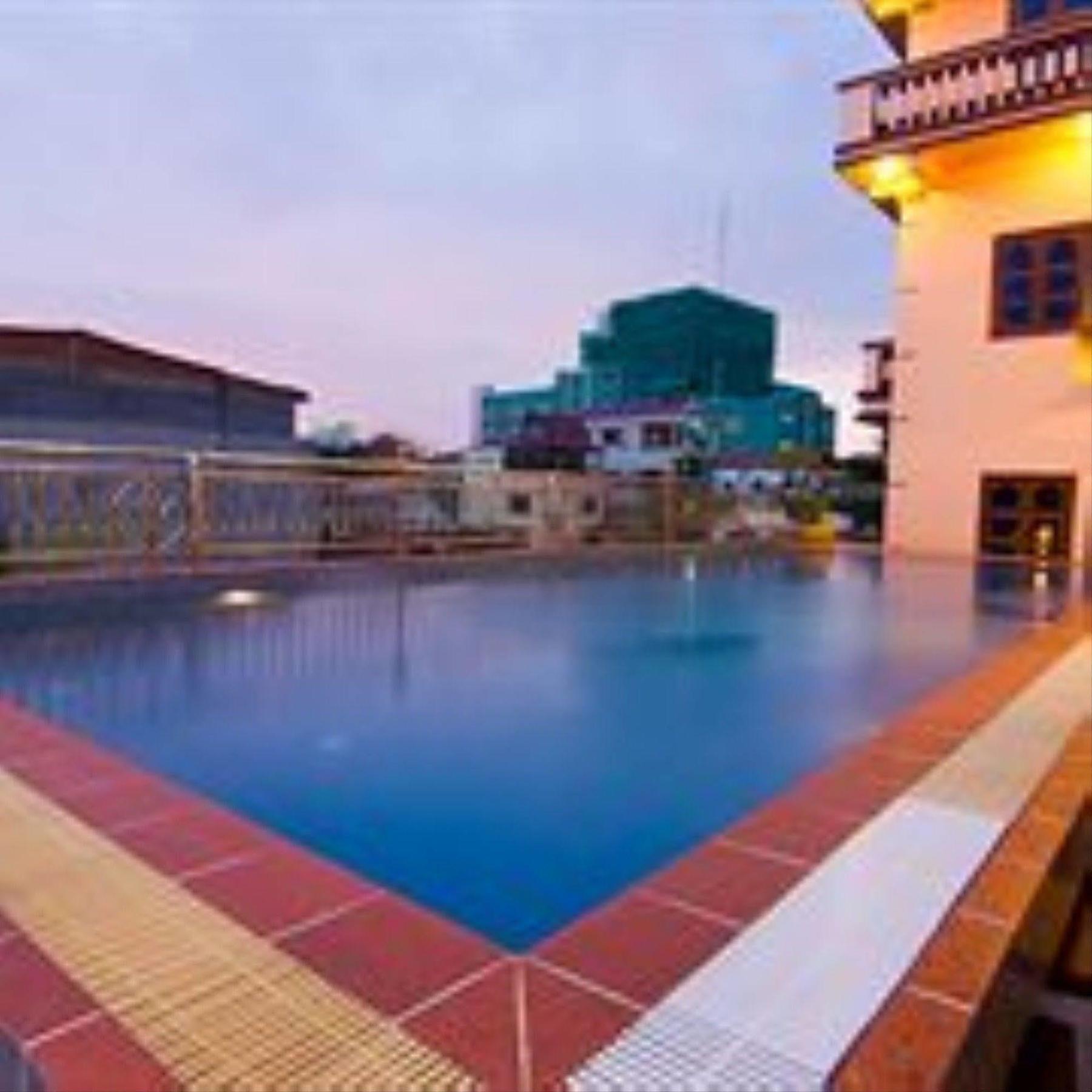G Eleven Hotel Пном Пен Екстериор снимка