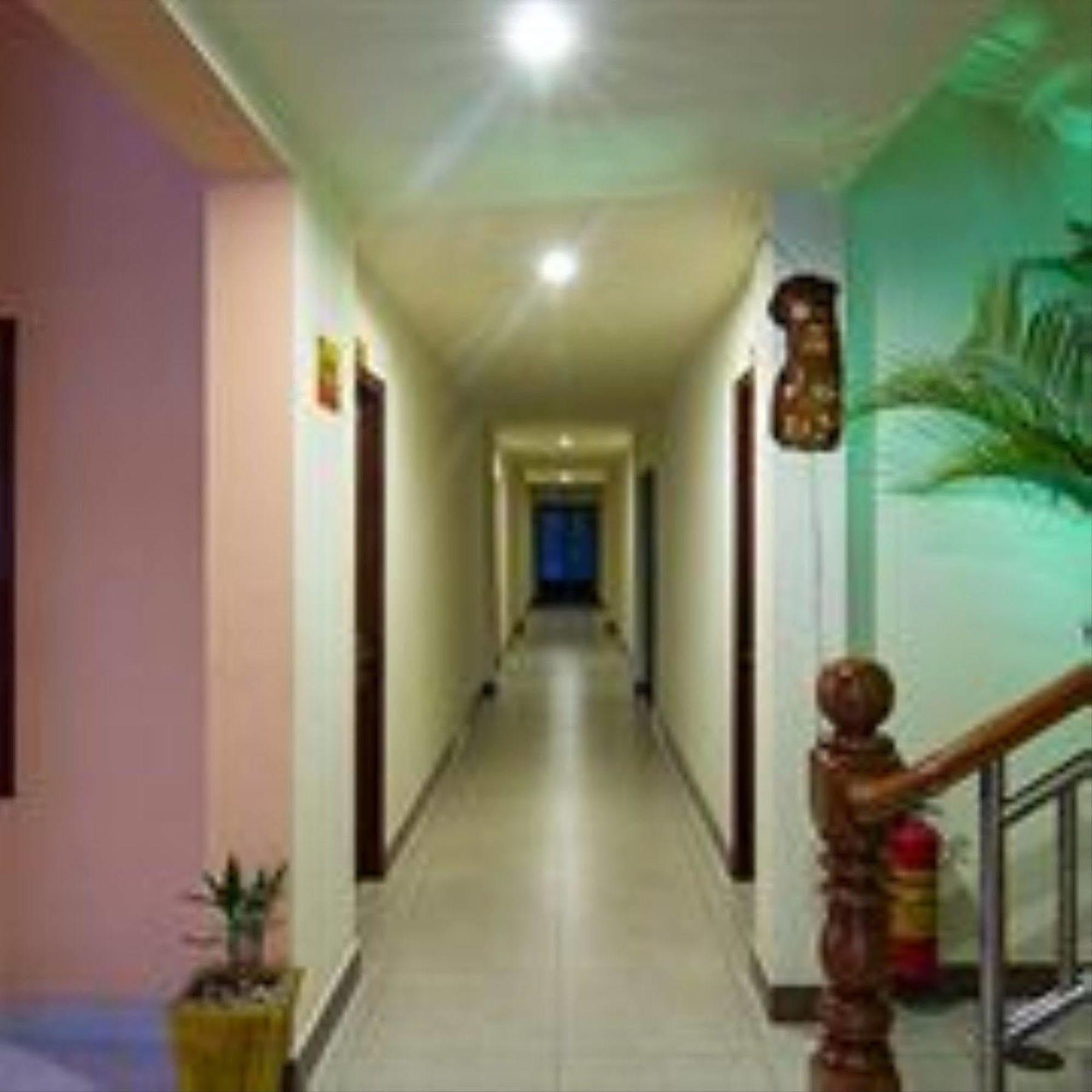 G Eleven Hotel Пном Пен Екстериор снимка