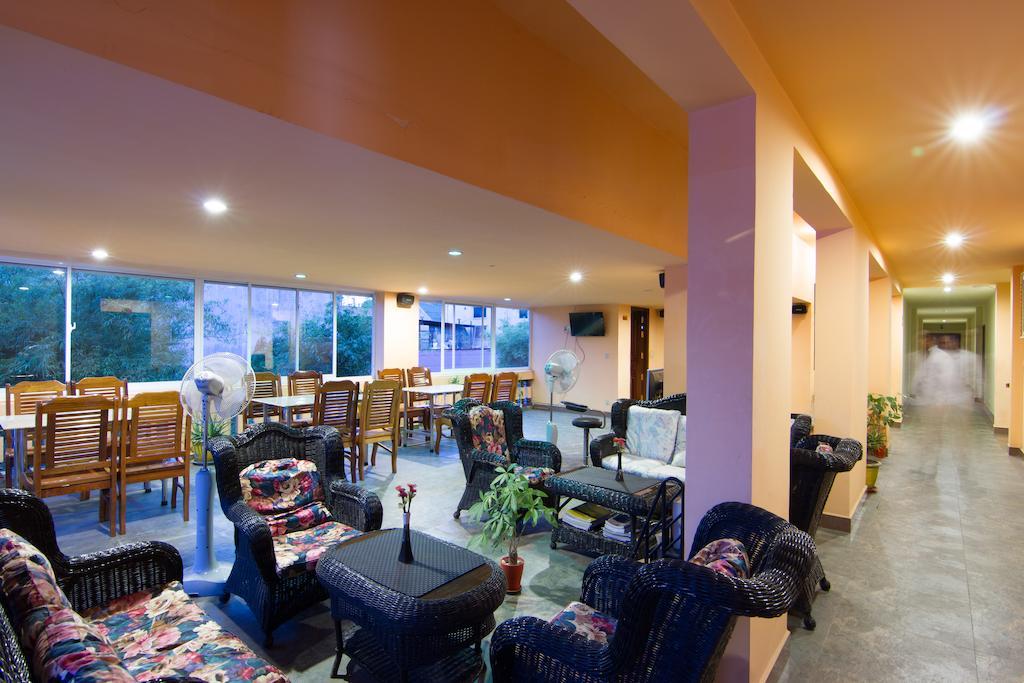 G Eleven Hotel Пном Пен Екстериор снимка