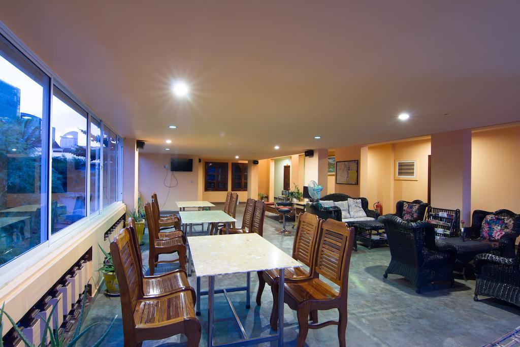 G Eleven Hotel Пном Пен Екстериор снимка