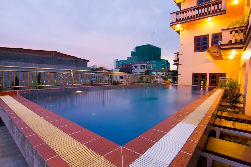 G Eleven Hotel Пном Пен Екстериор снимка