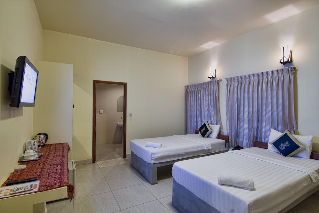 G Eleven Hotel Пном Пен Екстериор снимка
